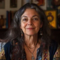 Isabel (Español) Tarot Card Reader